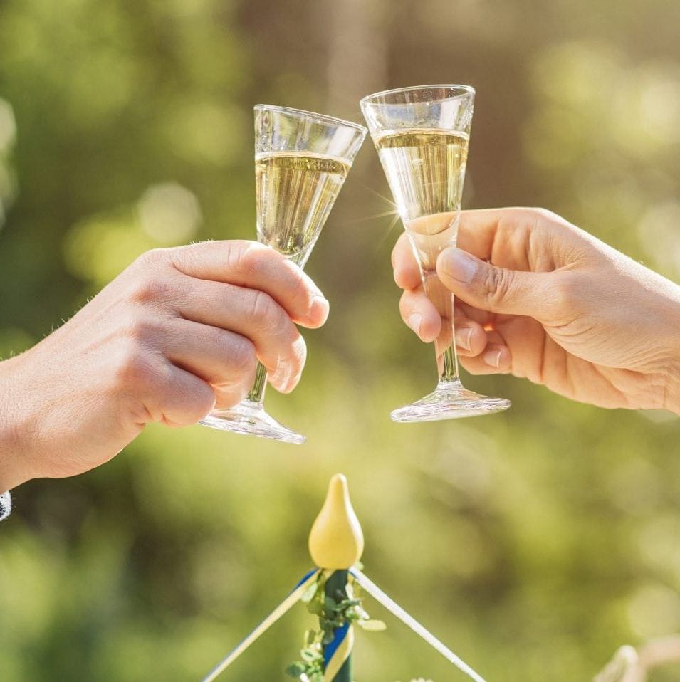 Helan Går – The Classic Swedish Midsummer Drinking Song