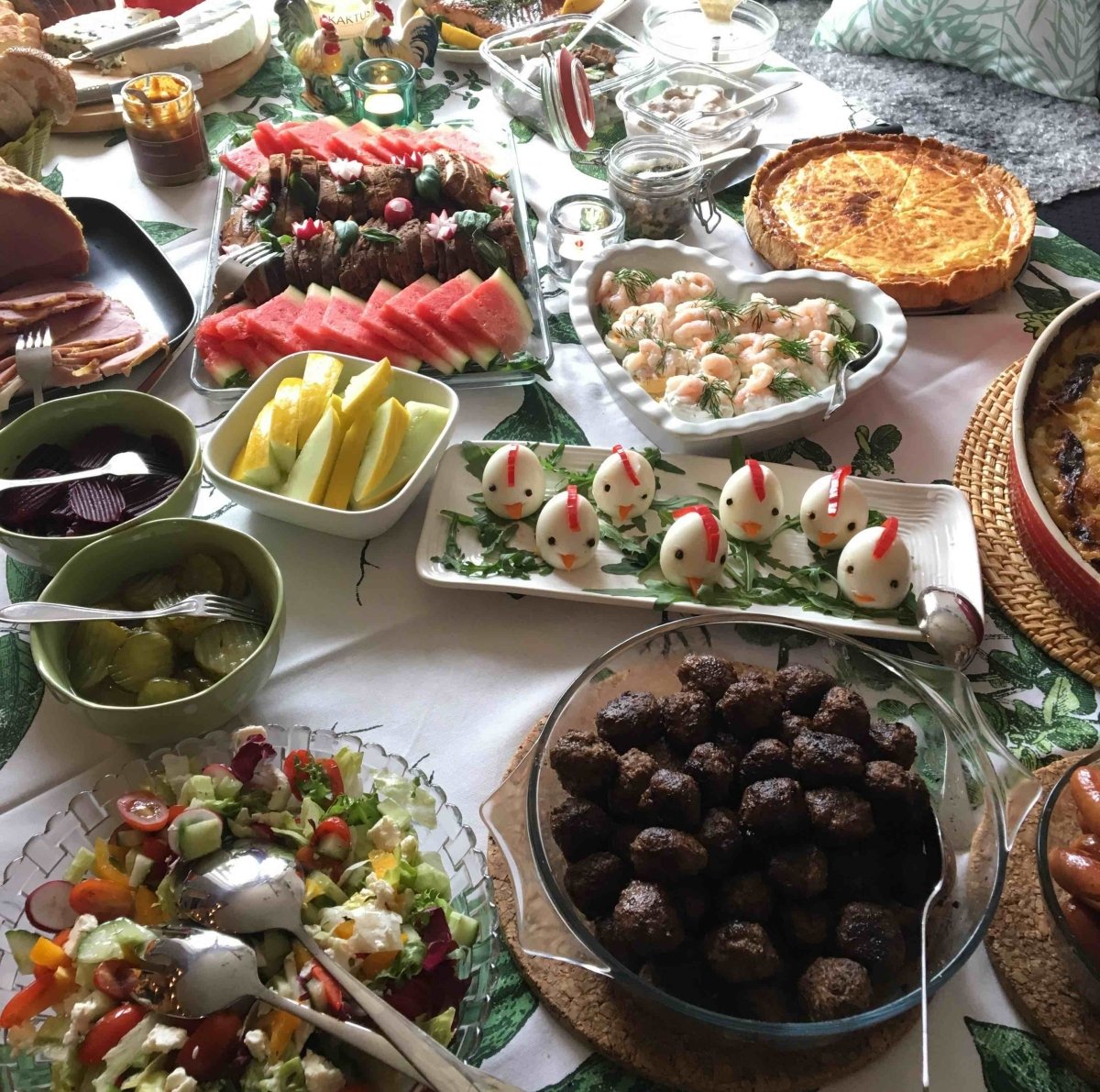 Choosing the right drink to traditional Swedish Easter food - Corkframes.com