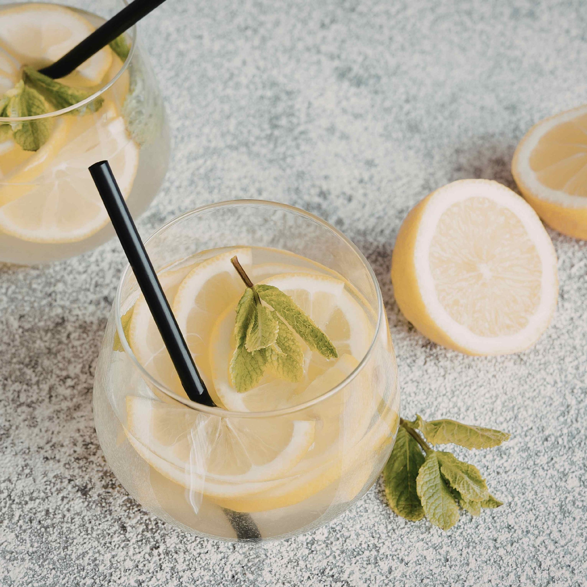 Limoncello - all about the Italian lemon liqueur and a fresh cocktail recipe