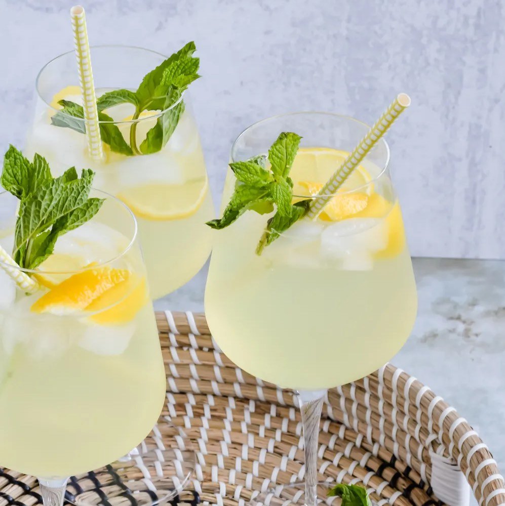 Limoncello Spritz - A Taste of Southern Italy - Corkframes.com