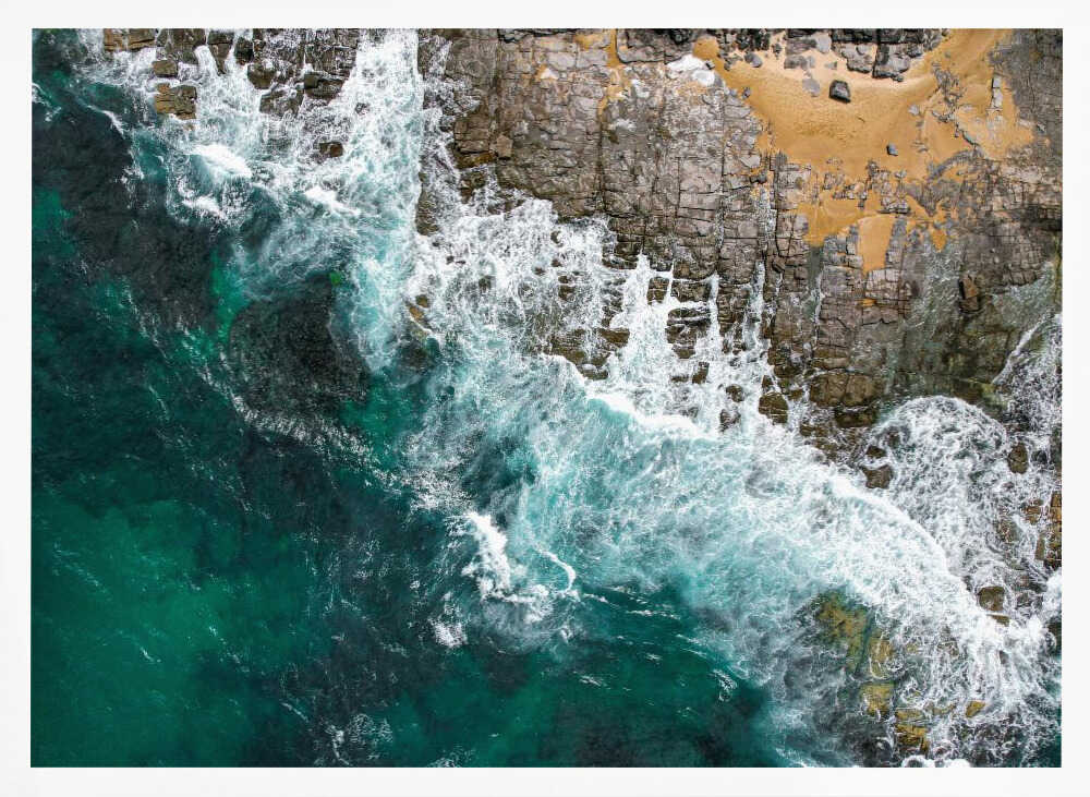 Waves crashing on rocks Poster